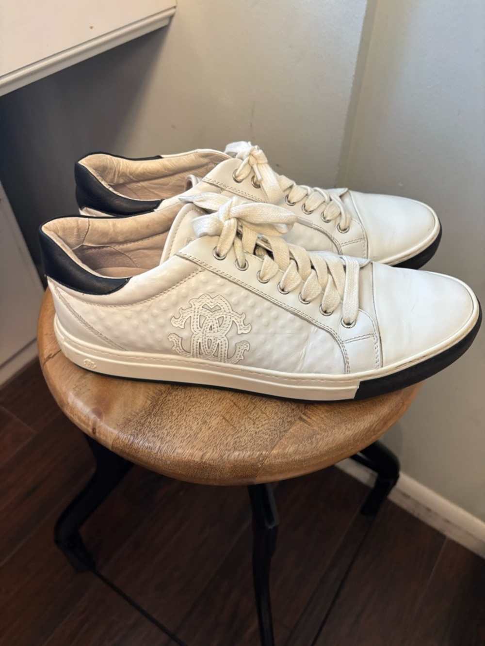 Roberto Cavalli sneakers white leather textured design signature logo plaque 43